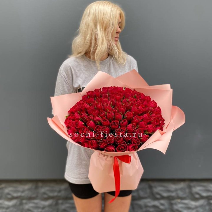 101  красная кенийская роза  в Орске