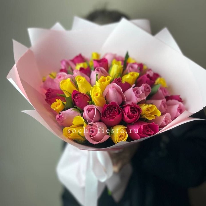 Букет из 51 розы Микс (Кения) в Орске