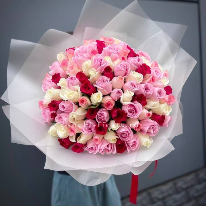 101 разноцветная роза "Карусель" в Орске