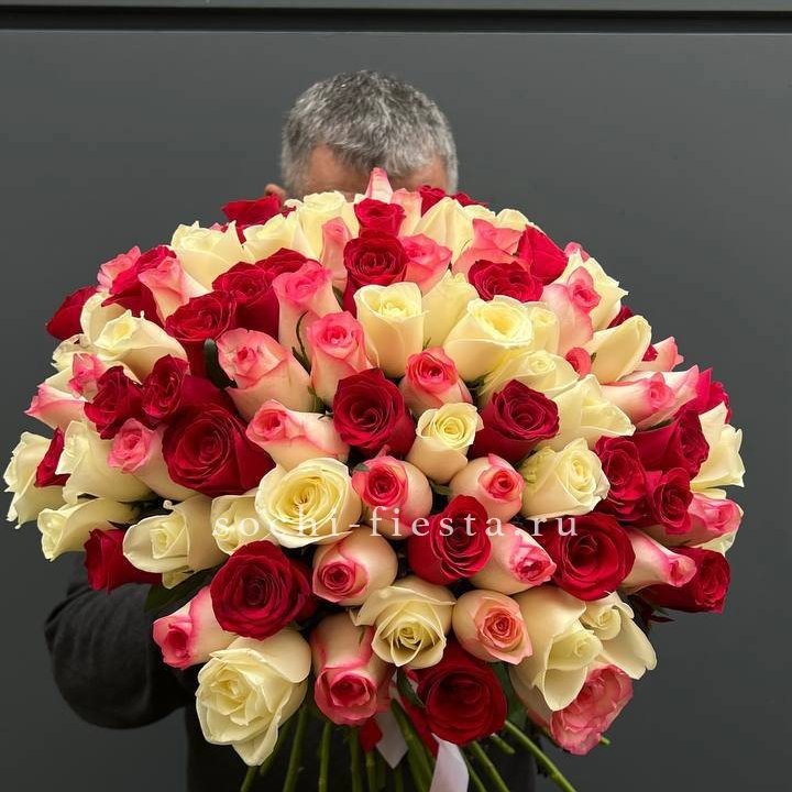 101 разноцветная роза "Джули" в Орске