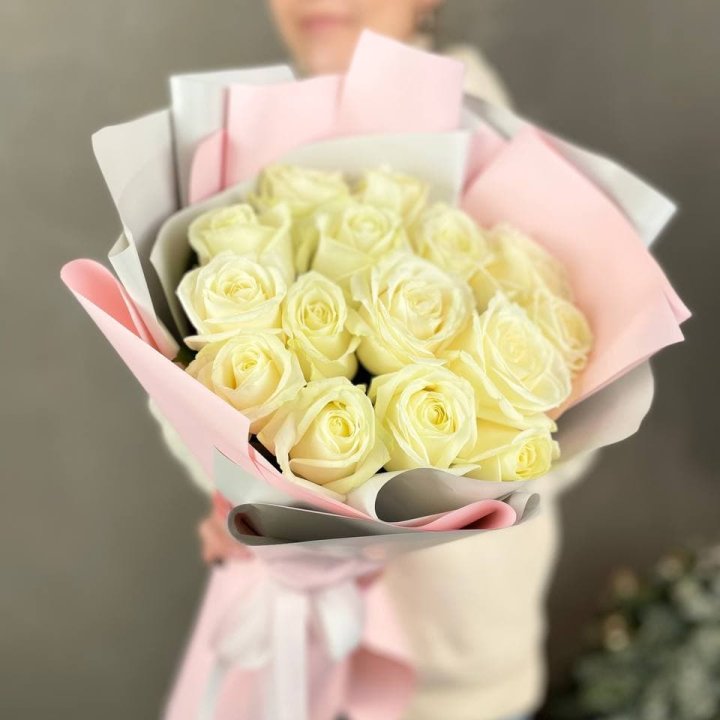 15 белых роз пудра в Орске