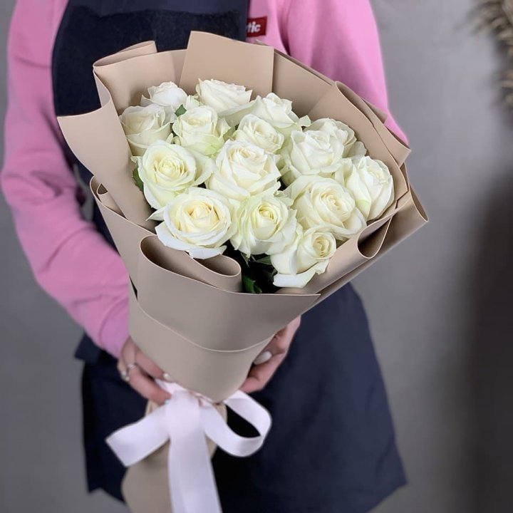 15 белых роз миракли в Орске