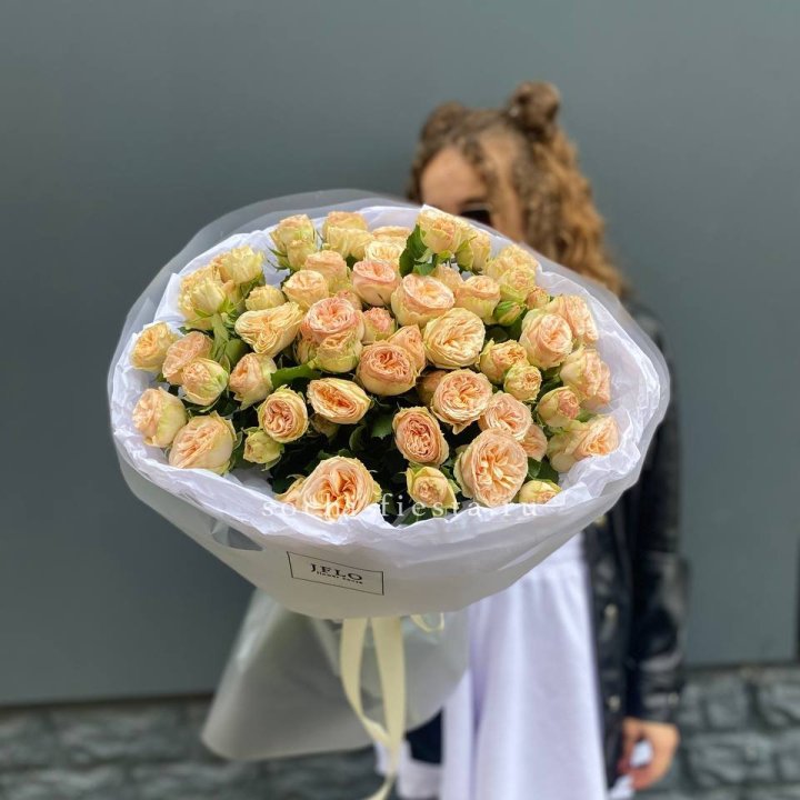 15 пионовидных роз в Орске