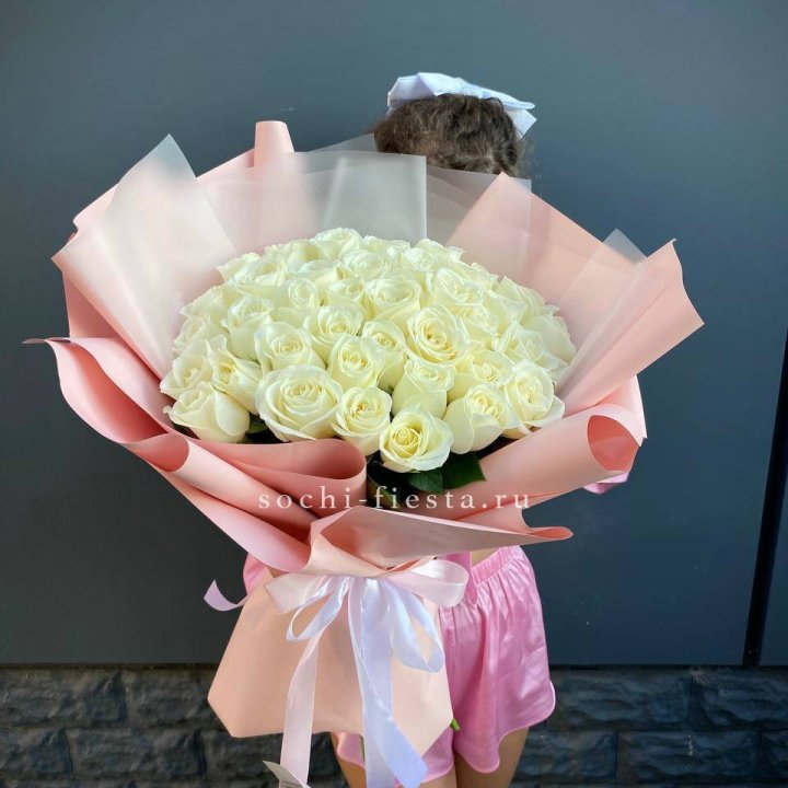 35 белых роз в Орске