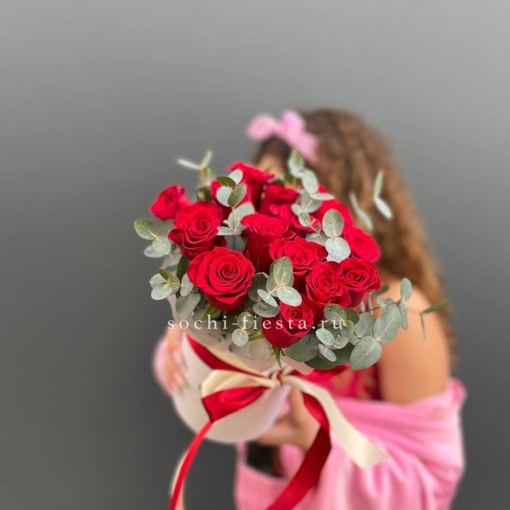 15 Красных роз в боксе №2 в Орске