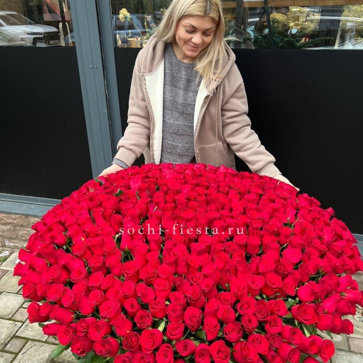 501 красная роза в корзине в Орске