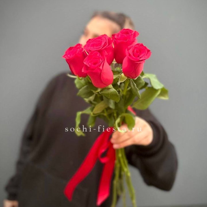 Букет 5 красных роз  в Орске