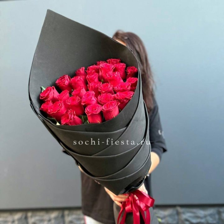 25 высоких красных роз в Орске