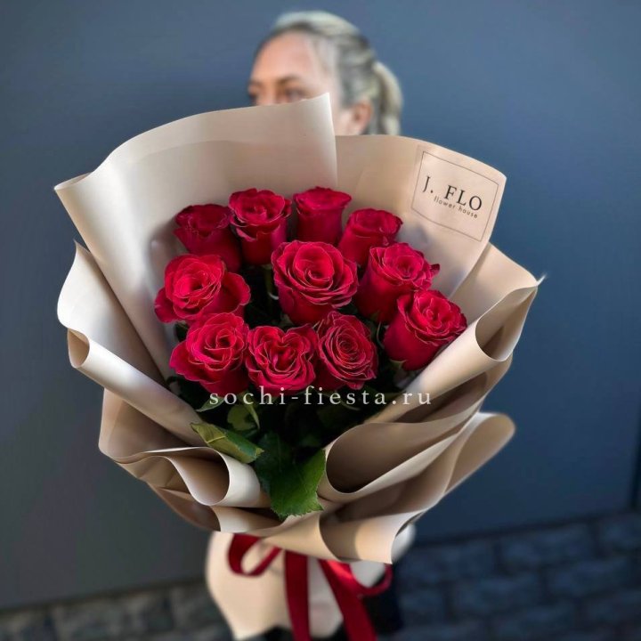 Букет красных роз "Наоми" в Орске