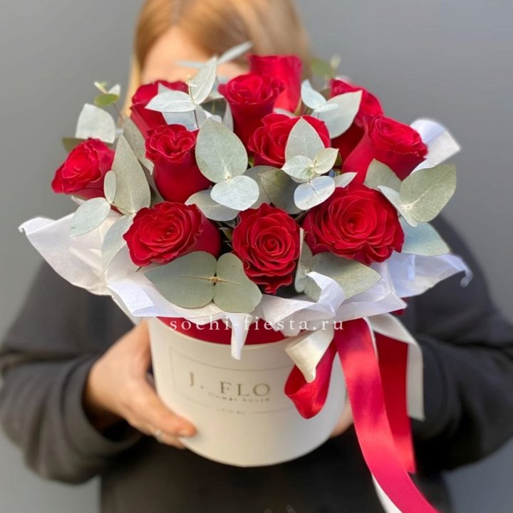11 роз в шляпной коробке в Орске