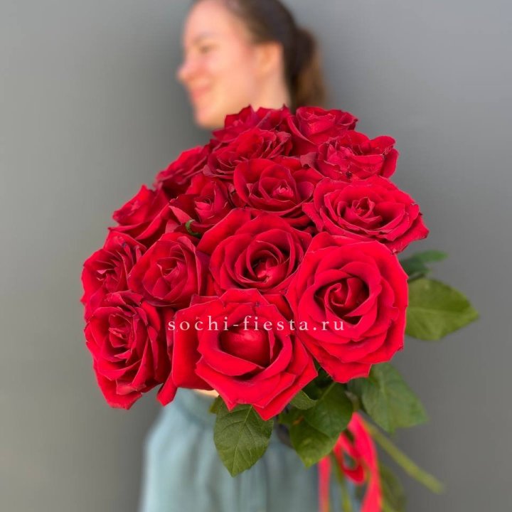 15 красных роз под ленту в Орске
