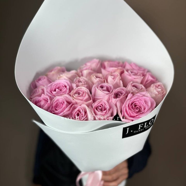 25 розовых роз в Орске