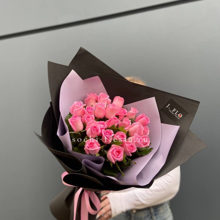 19 розовых роз  в Орске