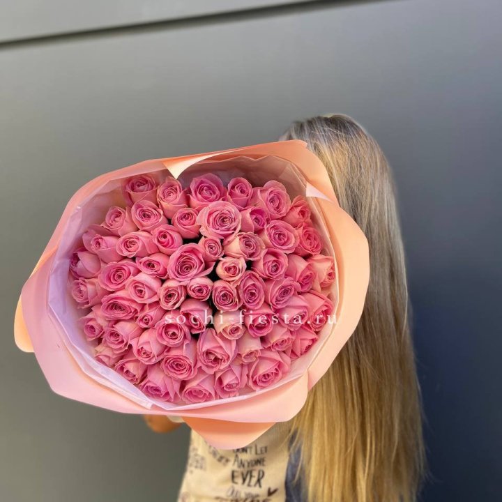 55 розовых роз в Орске