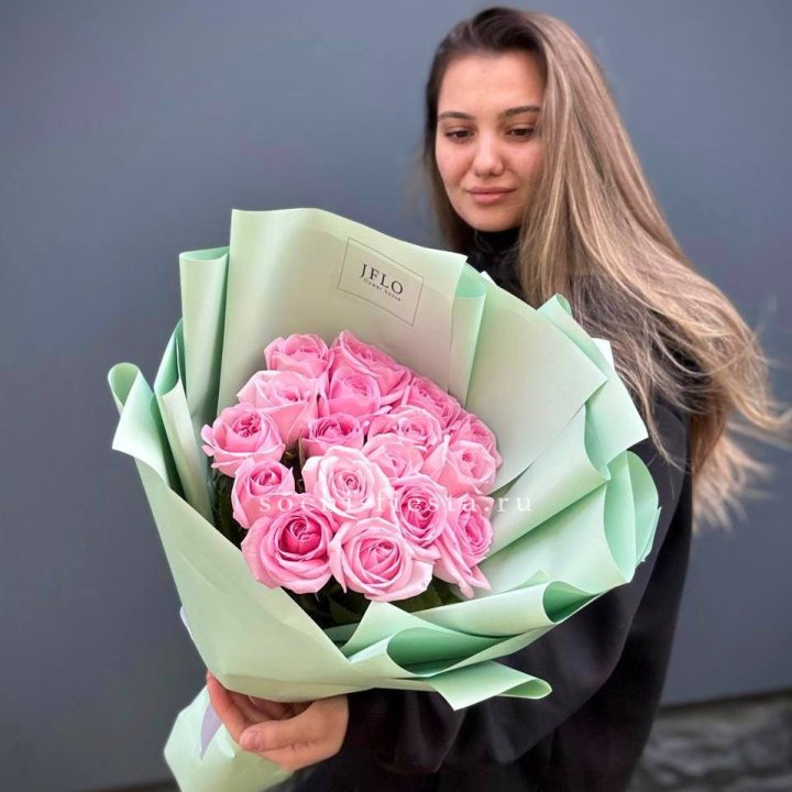 17 розовых роз в Орске