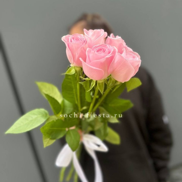 Букет 5 розовых роз  в Орске