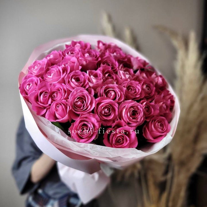 35 розовых роз  в Орске