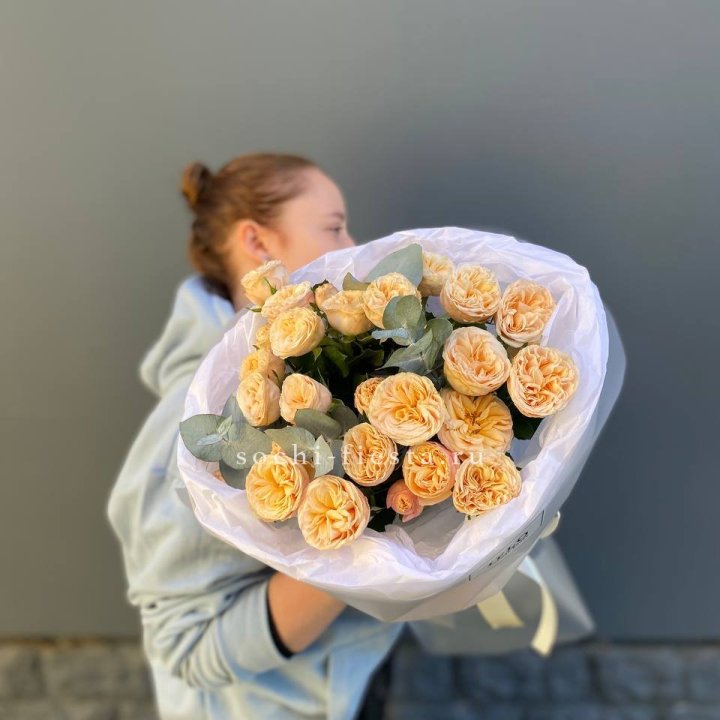 7 пионовидных роз в Орске