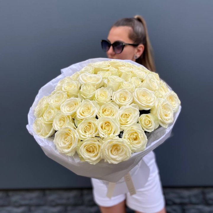 51 белая роза  в Орске