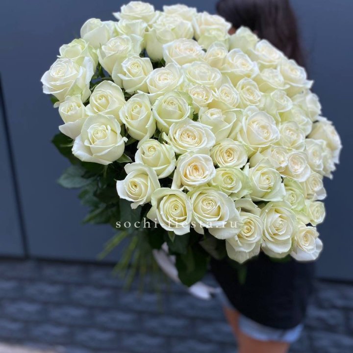 51 белоснежная высокая роза в Орске