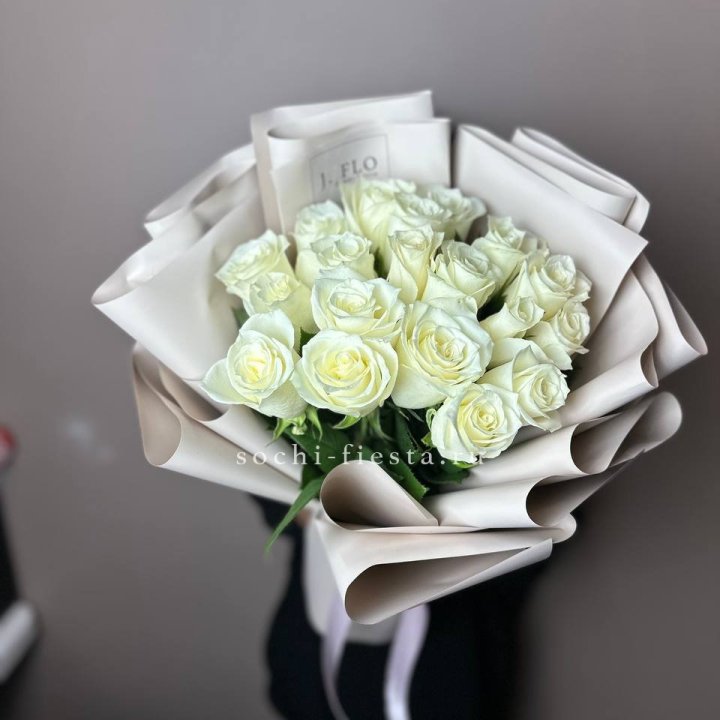 19 белых роз  в Орске