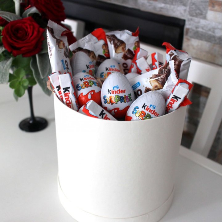 Коробка с киндерами  в Орске