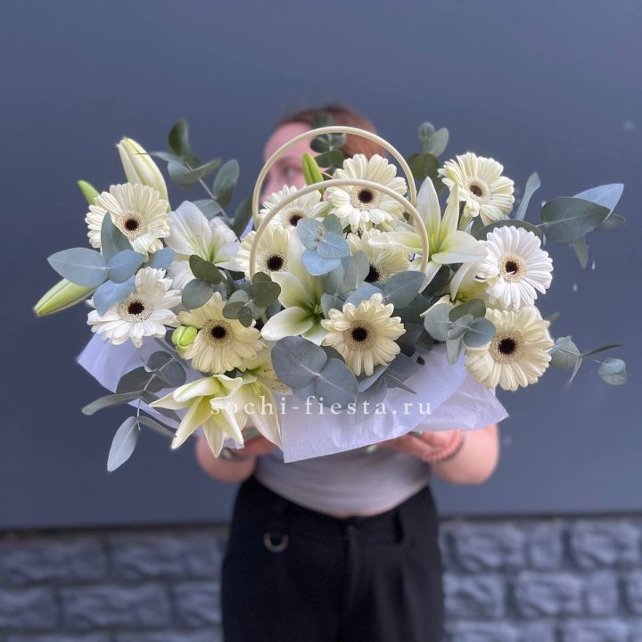 Сумочка лилии и герберы в Орске