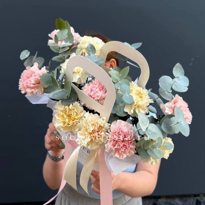 Сумочка из диантусов в Орске