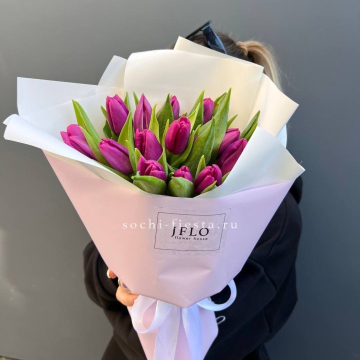 15 пурпурных тюльпанов в Орске