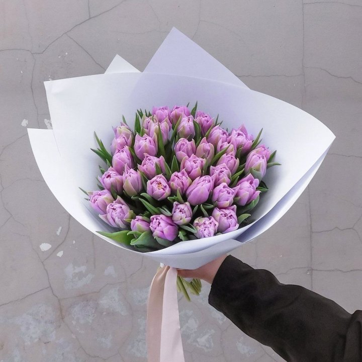 35 сиреневых тюльпанов в Орске